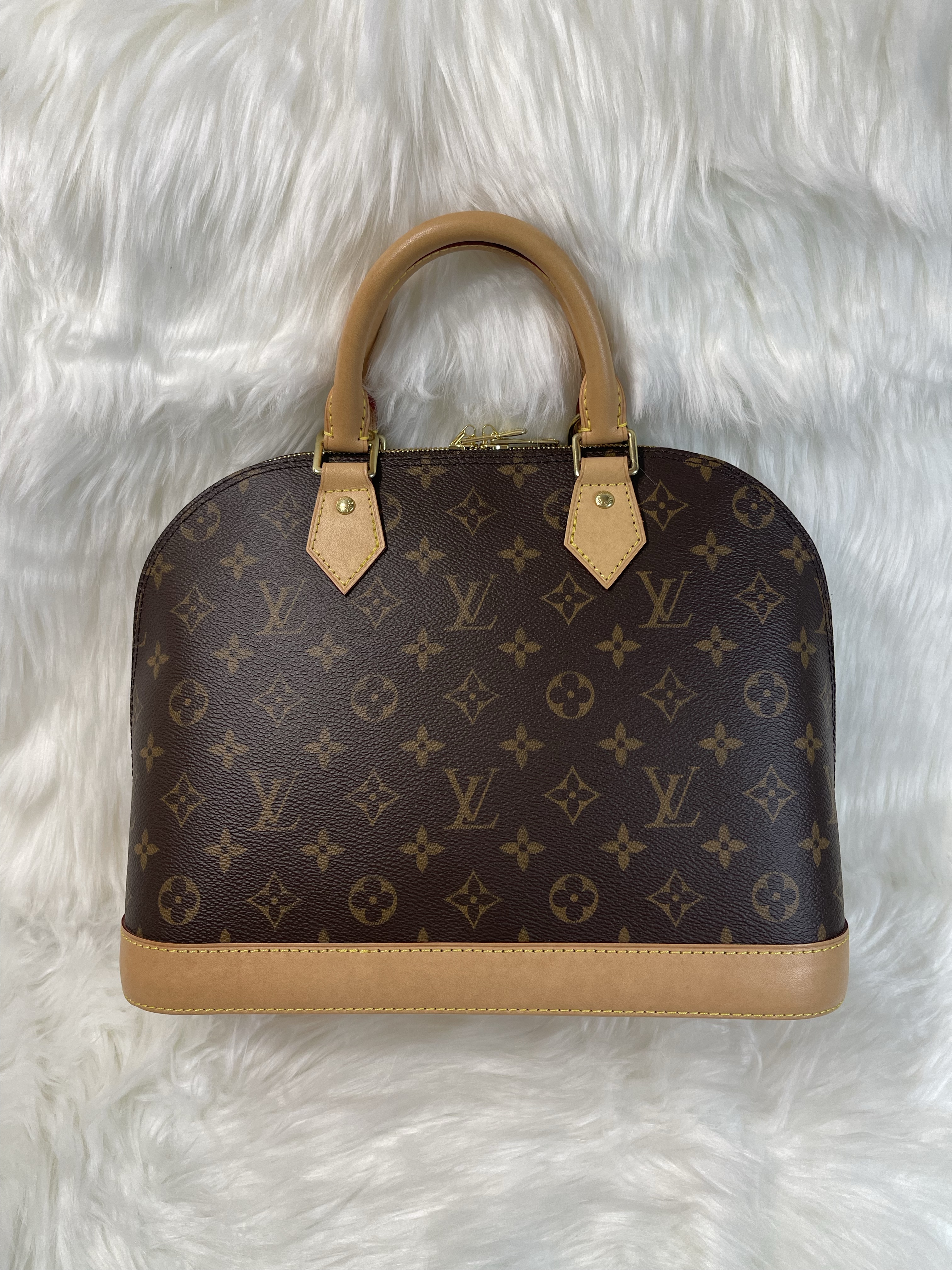 Louis Vuitton Neverfull Review: Is It Worth The Price? - A Byers Guide